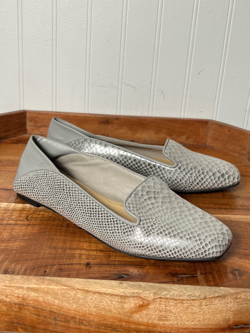 Nurture Addington silver gray leather flats 6 M slip on shoe